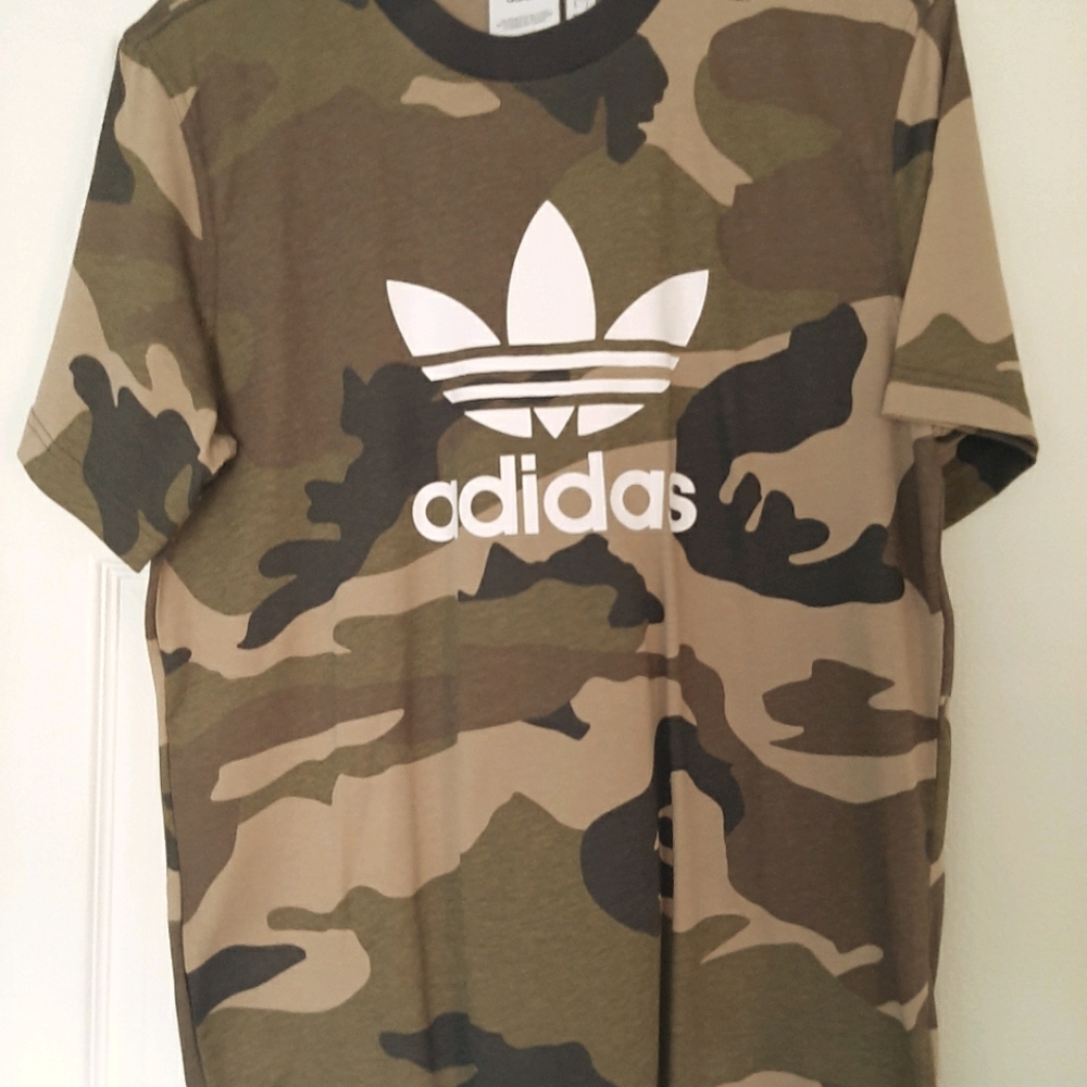 NWOT Women's Camo T-Shirt